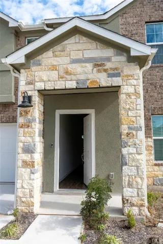 $2,395 | 913 Legends Lane, Georgetown, TX 78628