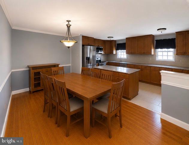 8520 Bridle Road Philadelphia, PA 19111 - Photo 3 of 14 Modern kitchen with inviting dining area.