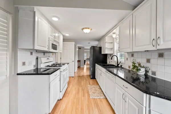 $285,000 | 4616 River Drive, Lisle, IL 60532