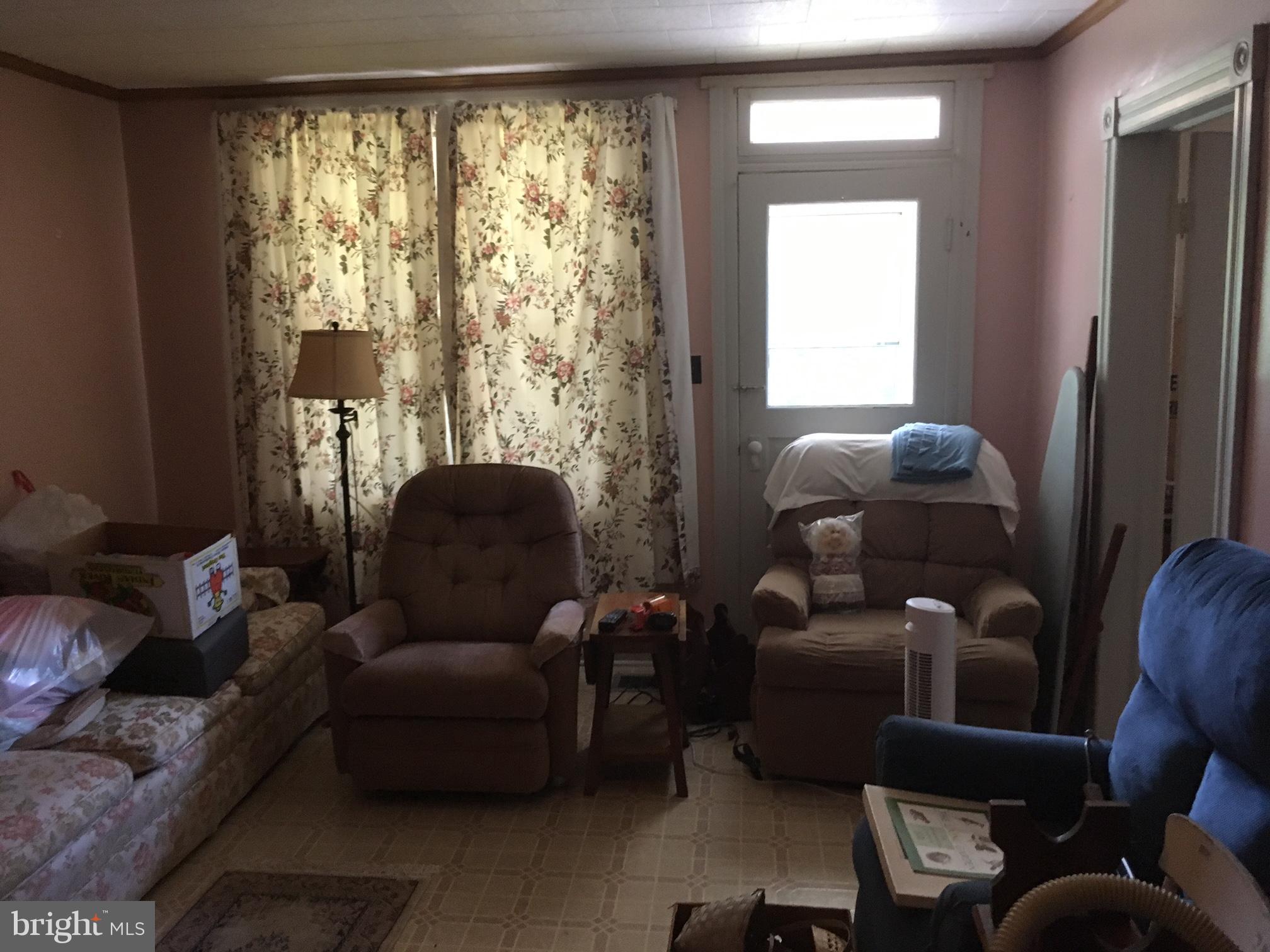 6730 Debold Road Sabillasville, MD 21780 - Photo 11 of 15 Living Room