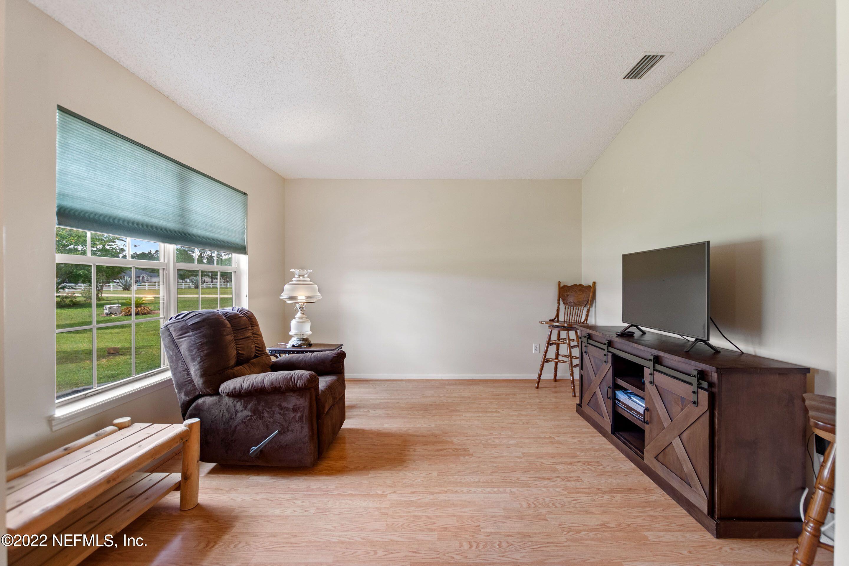 9186 Ford Road Bryceville, FL 32009 - Photo 12 of 29 John Brenda family room