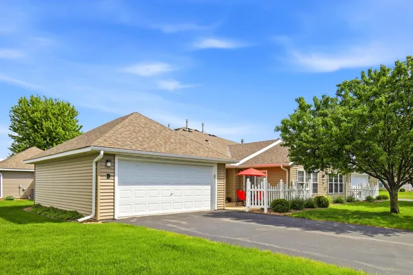 $234,000 | 1906 Oak Tree Lane, Unit D, Austin, MN 55912