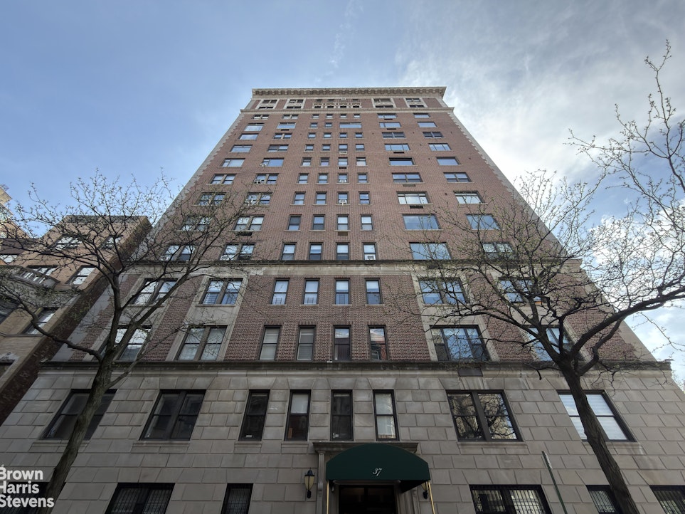 37 Riverside Drive, Unit 10B Manhattan, NY 10023 - Photo 24 of 25 a front view of a building
