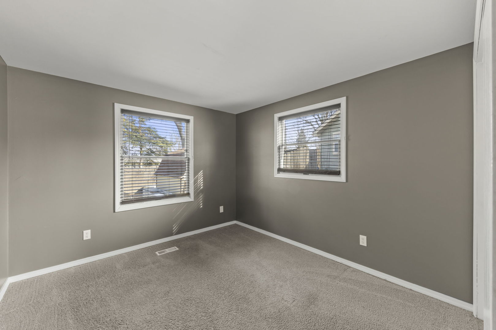 548 Jo Ann Court Lockport, IL 60441 - Photo 14 of 20 an empty room with windows