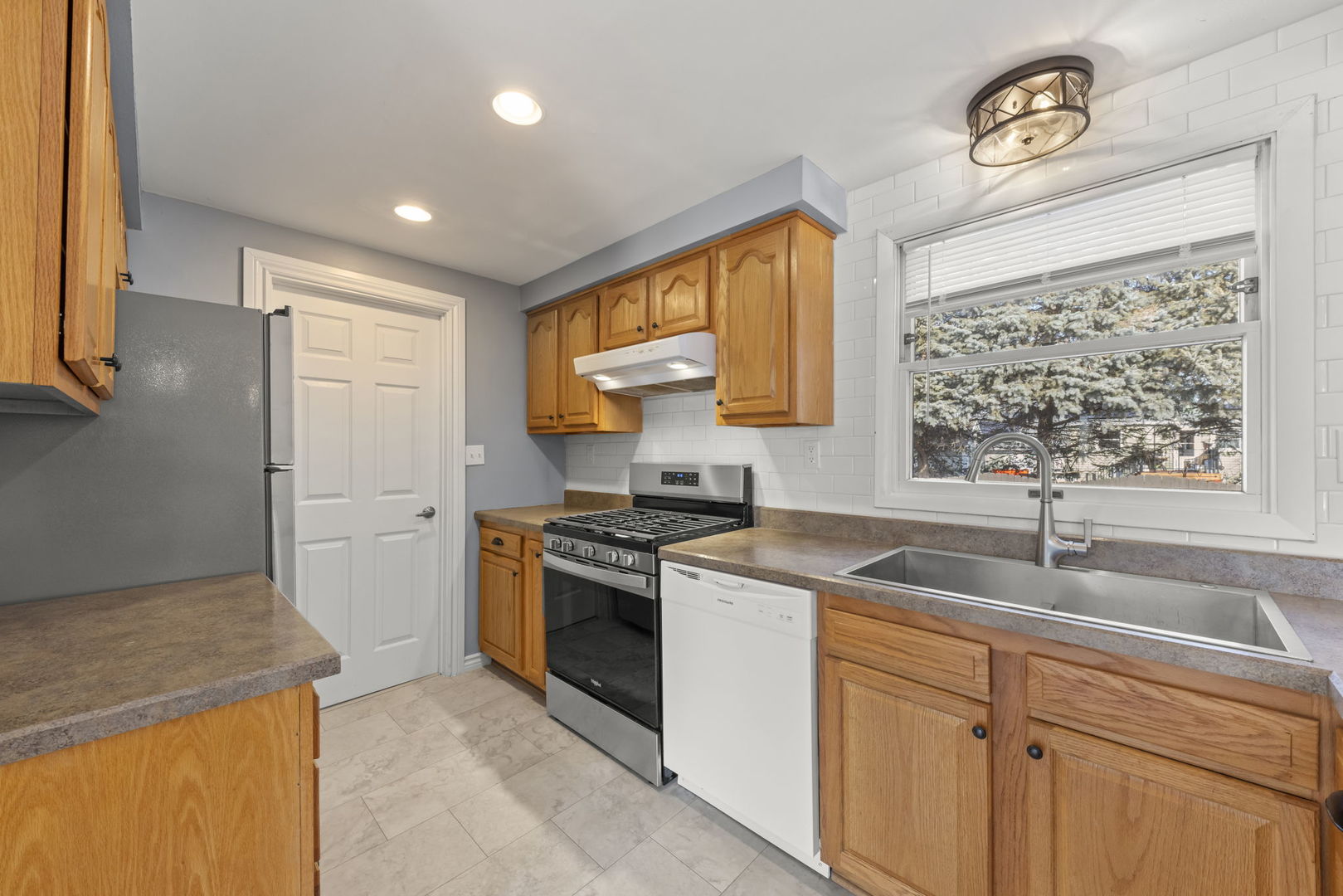 548 Jo Ann Court Lockport, IL 60441 - Photo 8 of 20 a kitchen that has a sink and a stove