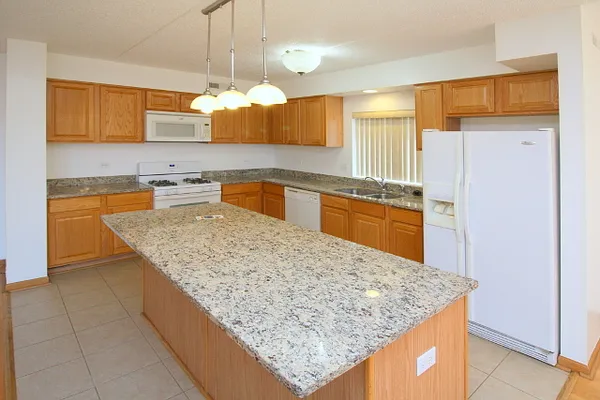 $2,350 | 6560 West Diversey Avenue, Unit 516, Chicago, IL 60707