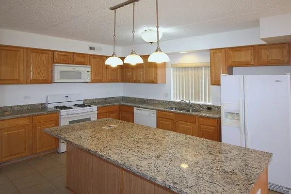 $2,350 | 6560 West Diversey Avenue, Unit 516, Chicago, IL 60707