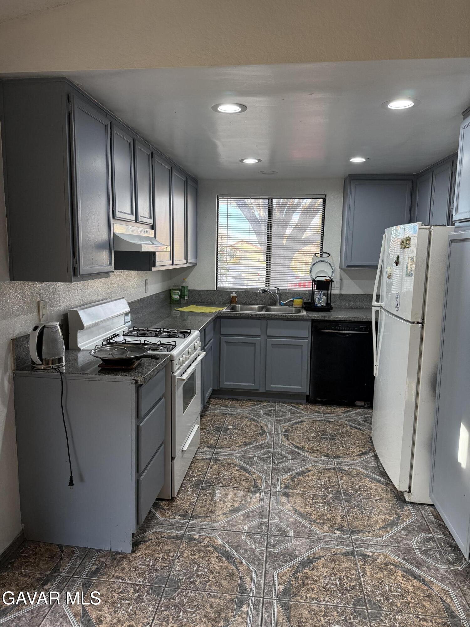 3542 East Ave R 10 Palmdale, CA 93550 - Photo 6 of 20 IMG_3740