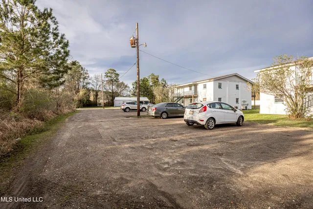 $950 | 8429 Highway 613, Unit 4, Moss Point, MS 39562