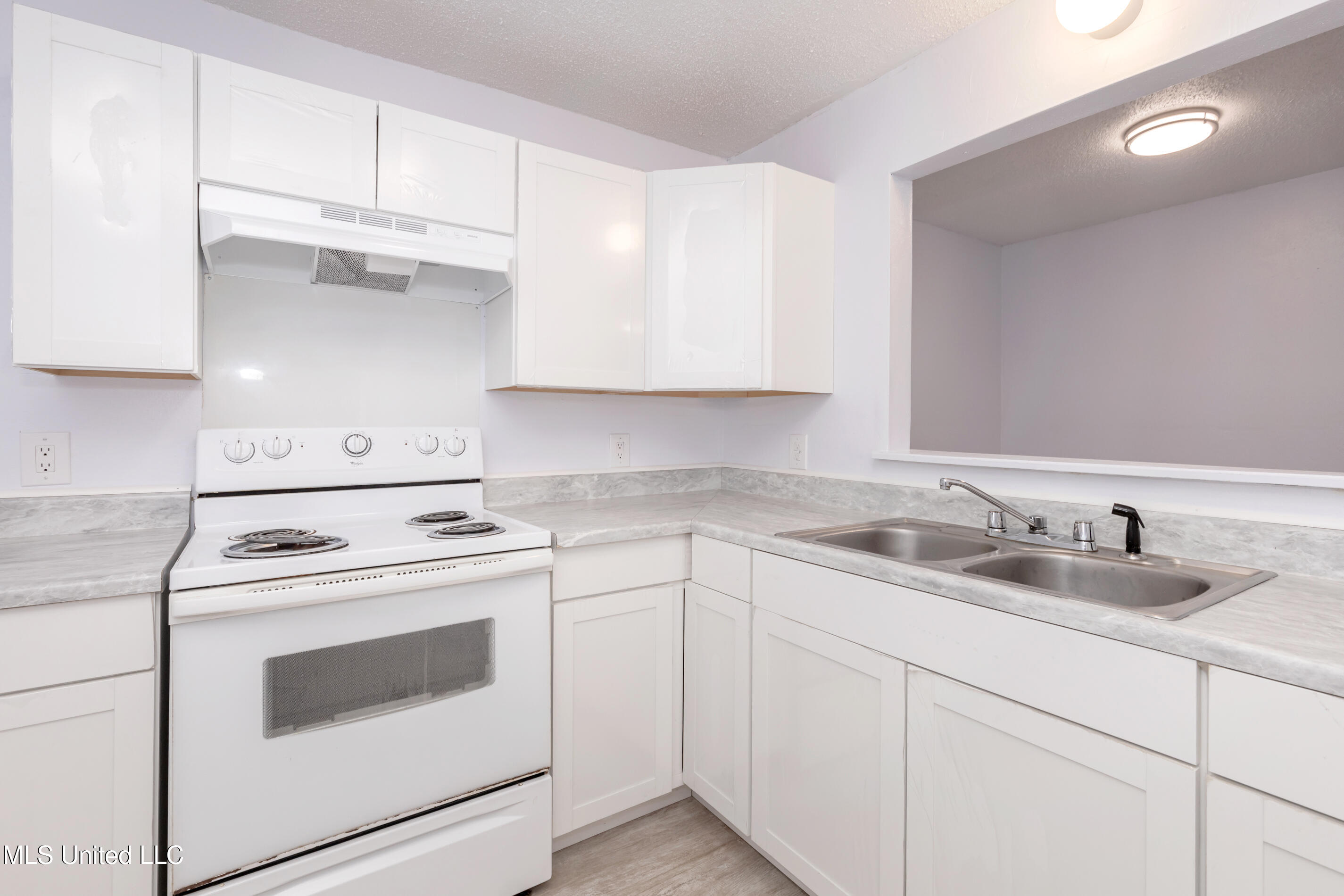 8429 Highway 613, Unit 4 Moss Point, MS 39562 - Photo 27 of 47 IMG_2293