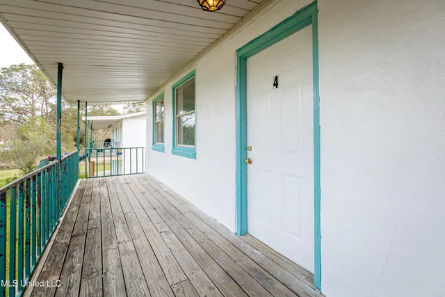 $950 | 8429 Highway 613, Unit 4, Moss Point, MS 39562