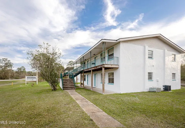 $950 | 8429 Highway 613, Unit 4, Moss Point, MS 39562