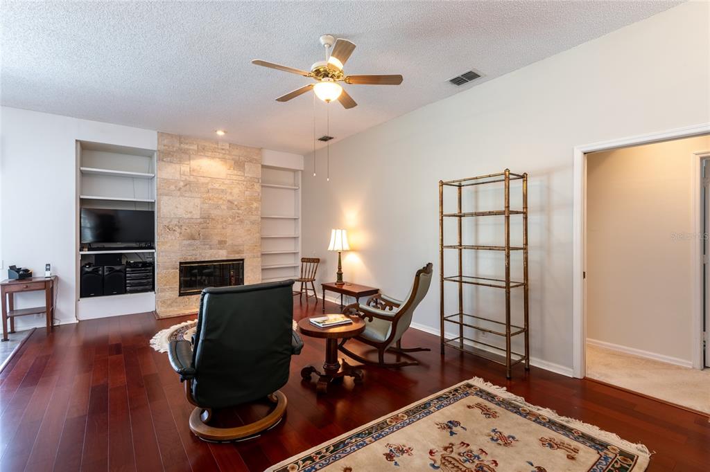 690 Weathersfield Drive Dunedin, FL 34698 - Photo 11 of 58