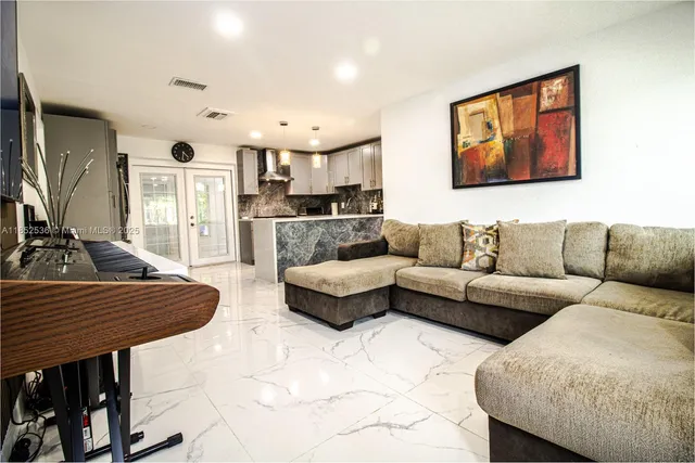 $549,000 | 5601 Southwest 38th Street, Davie, FL 33314