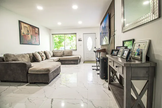 $549,000 | 5601 Southwest 38th Street, Davie, FL 33314