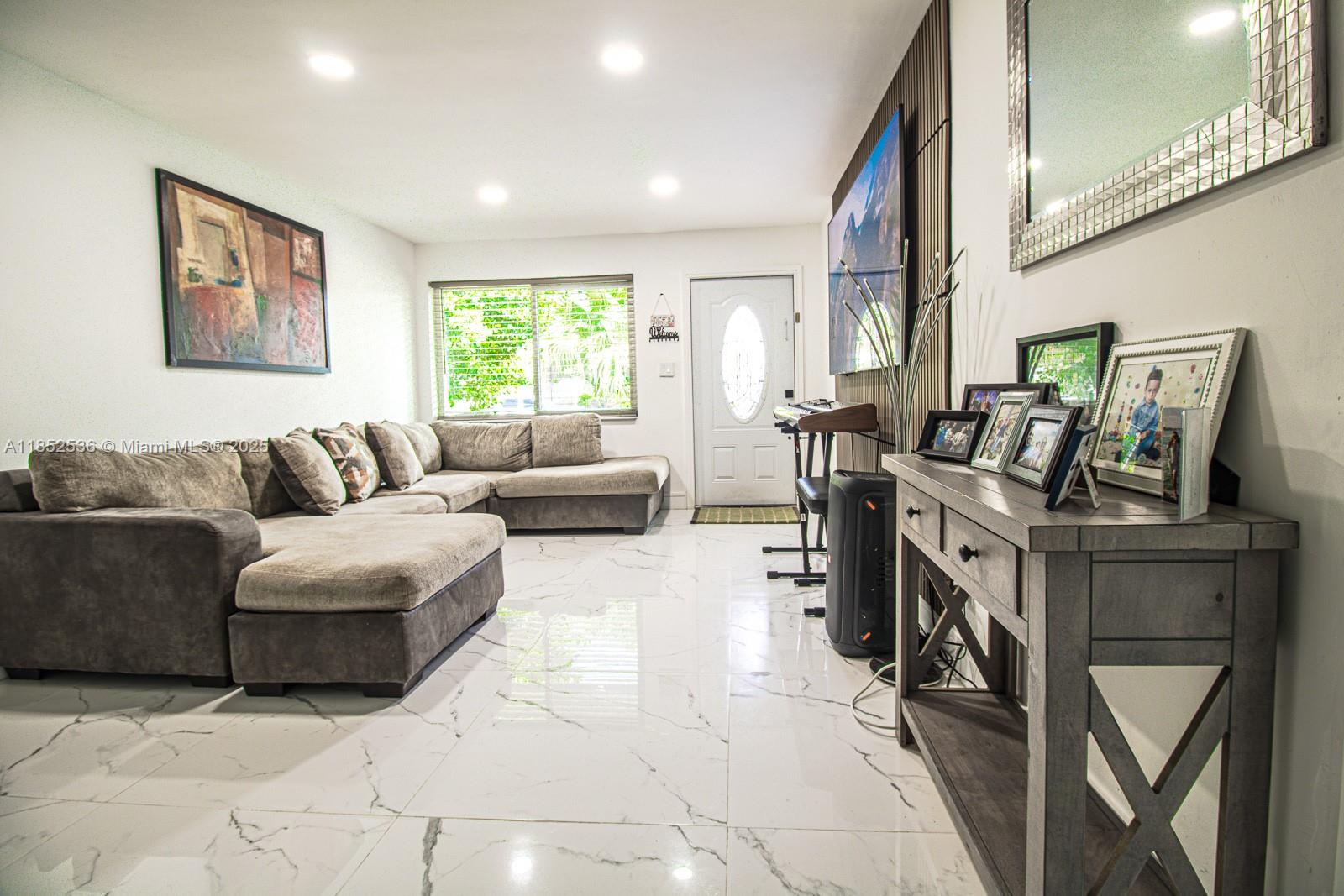 5601 Southwest 38th Street Davie, FL 33314 - Photo 3 of 15