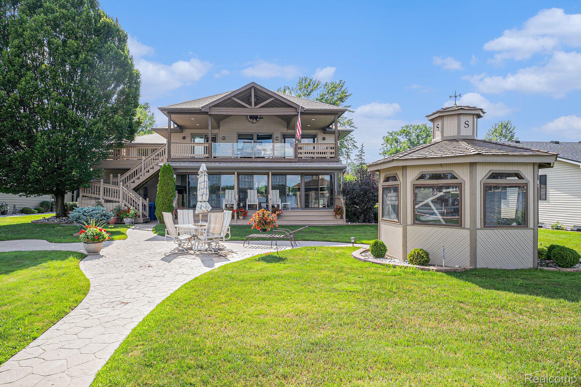 12067 Torrey Road Fenton, MI 48430 - Photo 4 of 28 Gallery Image 4