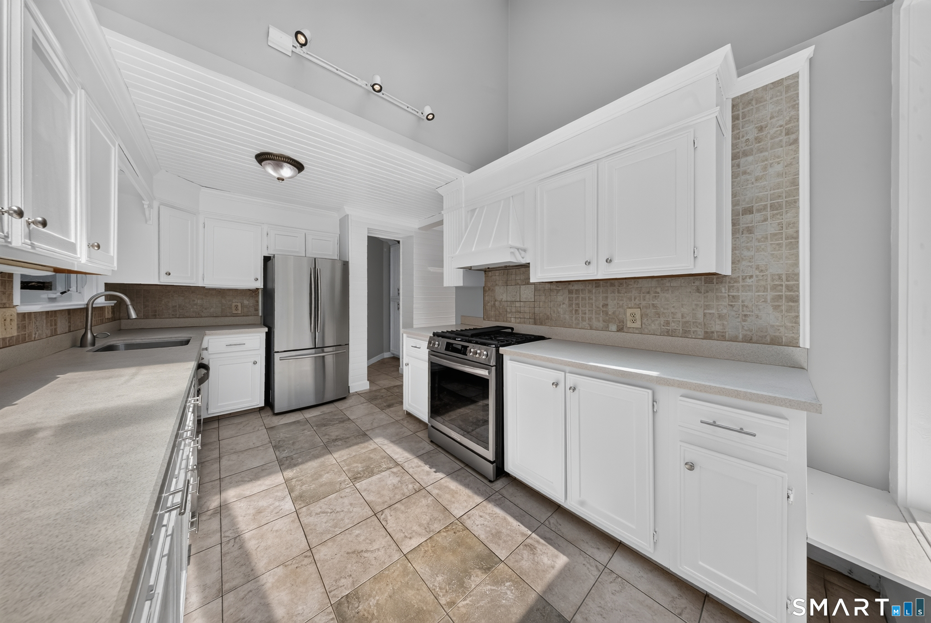 119 Peaceable Street Redding, CT 06896 - Photo 6 of 40