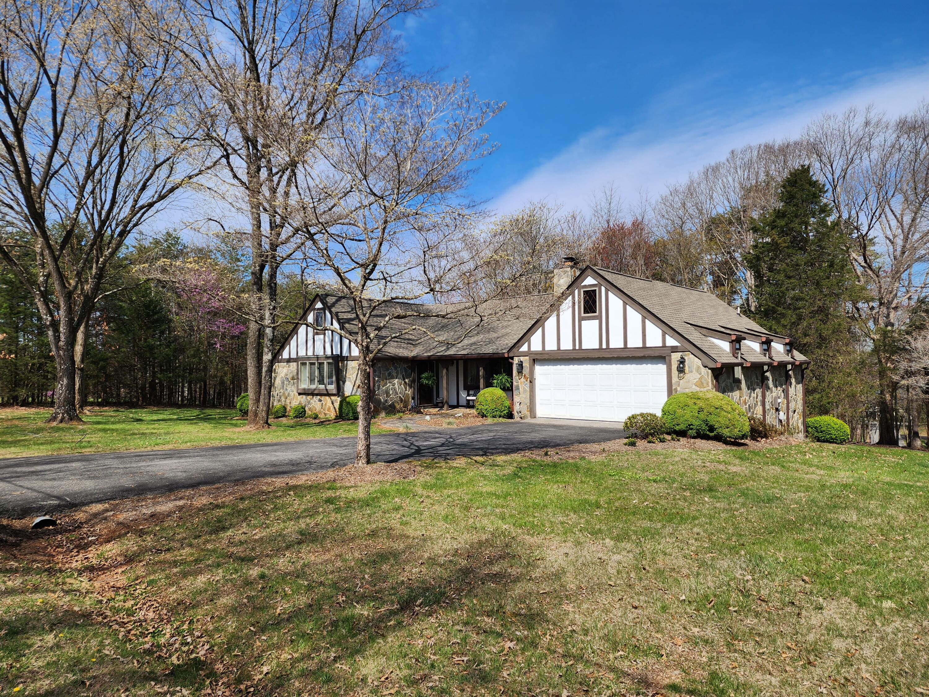 525 Gangplank Road Moneta, VA 24121 - Photo 2 of 38 20230330_112234