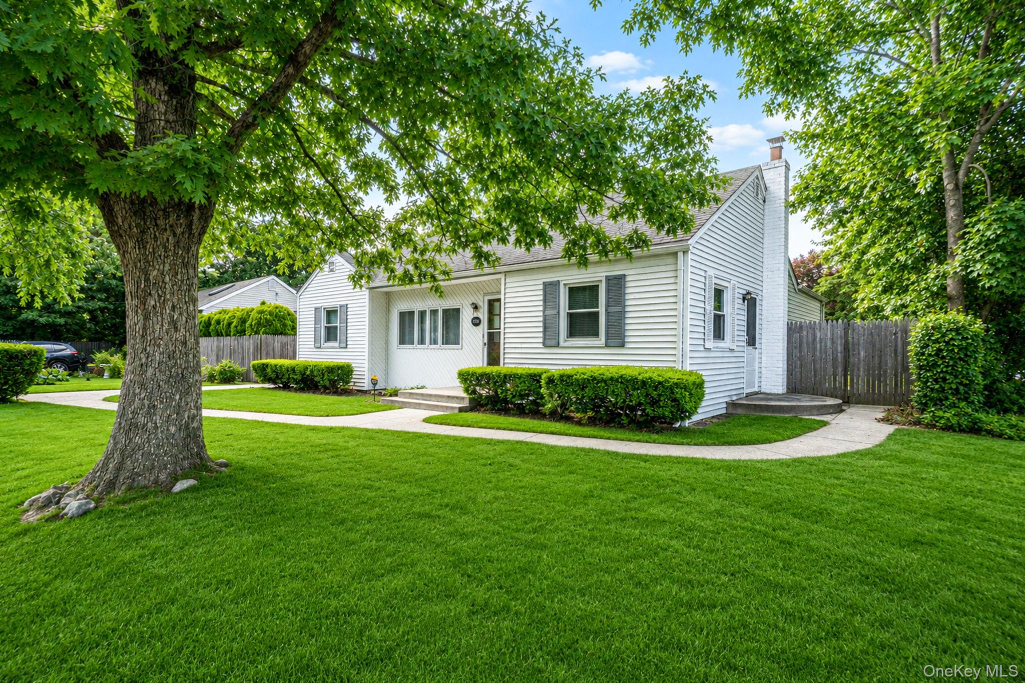 129 Shaber Road Patchogue, NY 11772 - Photo 3 of 23