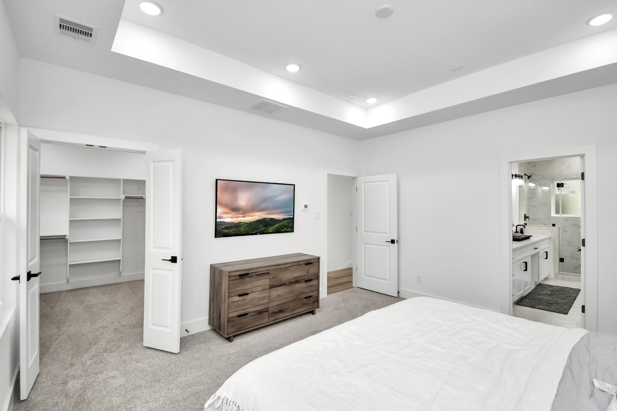 4804 Elysian Street, Unit D Houston, TX 77009 - Photo 28 of 44 a spacious bedroom with a bed and a view of bathroom