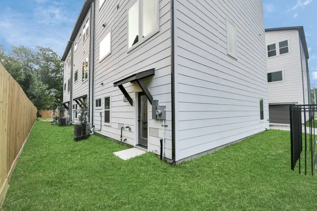 a view of a back yard of the house