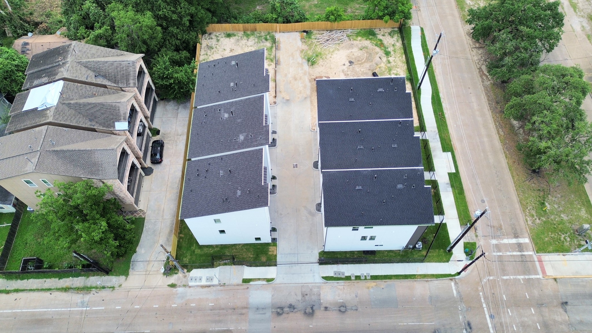 4804 Elysian Street, Unit D Houston, TX 77009 - Photo 43 of 44 an aerial view of residential houses with outdoor space and street view
