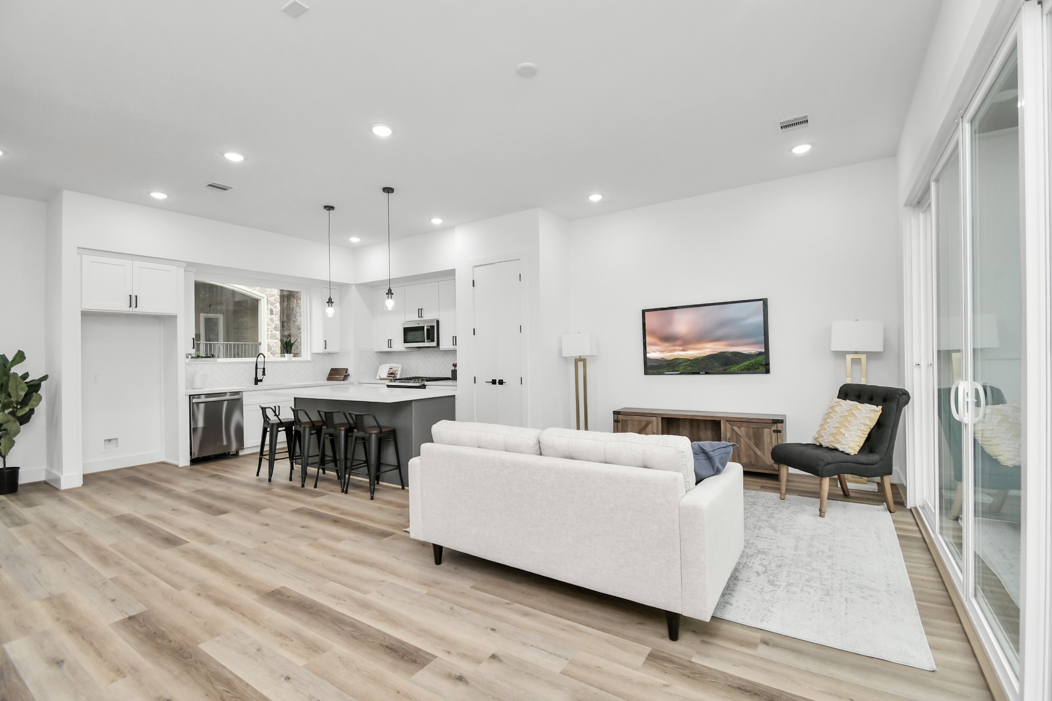 4804 Elysian Street, Unit D Houston, TX 77009 - Photo 7 of 44 Living Room