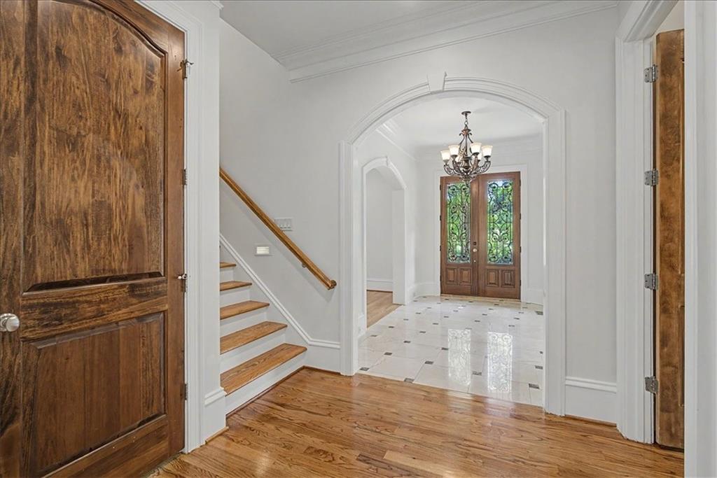 3880 Stratford Walk Circle Atlanta, GA 30342 - Photo 2 of 48