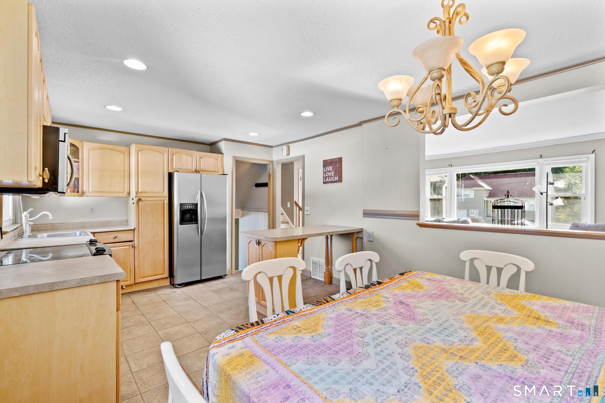 63 Bates Street Hartford, CT 06114 - Photo 7 of 37
