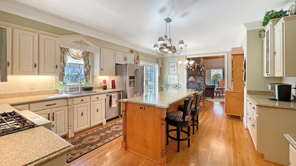 306 Parkwood Road Greenwood, SC 29646 - Photo 9 of 44