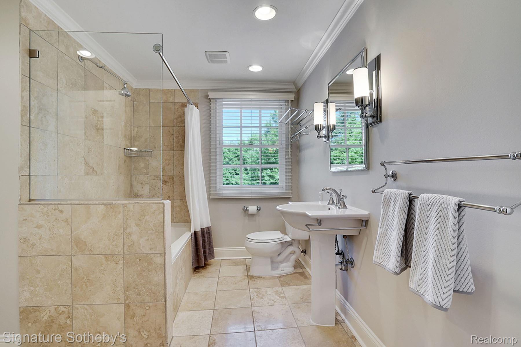 732 Covington Road Bloomfield Hills, MI 48301 - Photo 14 of 20 15 dsc02898-dsc02900.jpg
