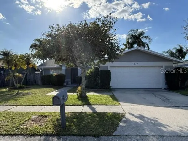 $2,500 | 1927 Cheney Court, Lutz, FL 33549