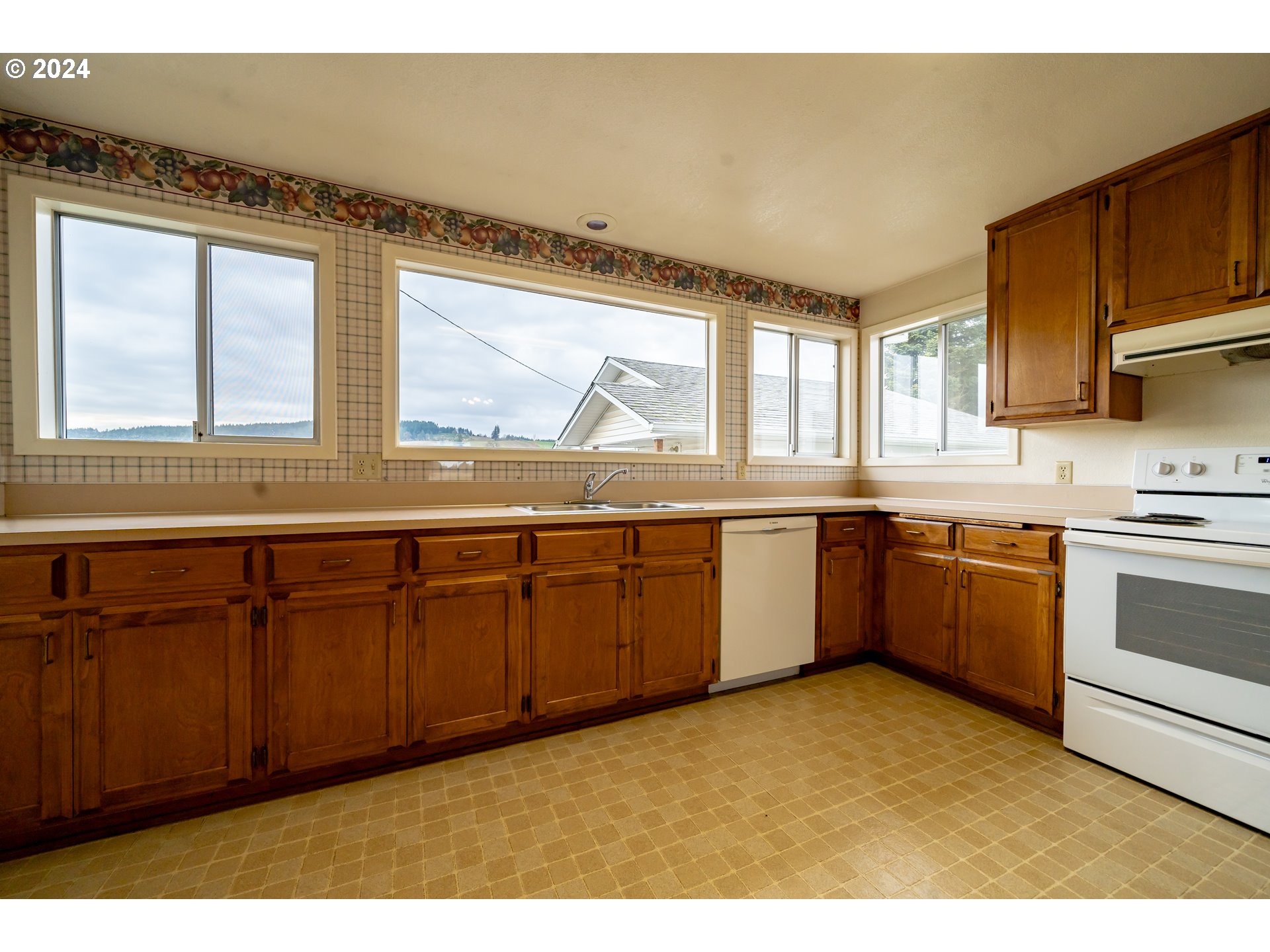 17084 Silver Falls Highway Southeast Sublimity, OR 97385 - Photo 14 of 46