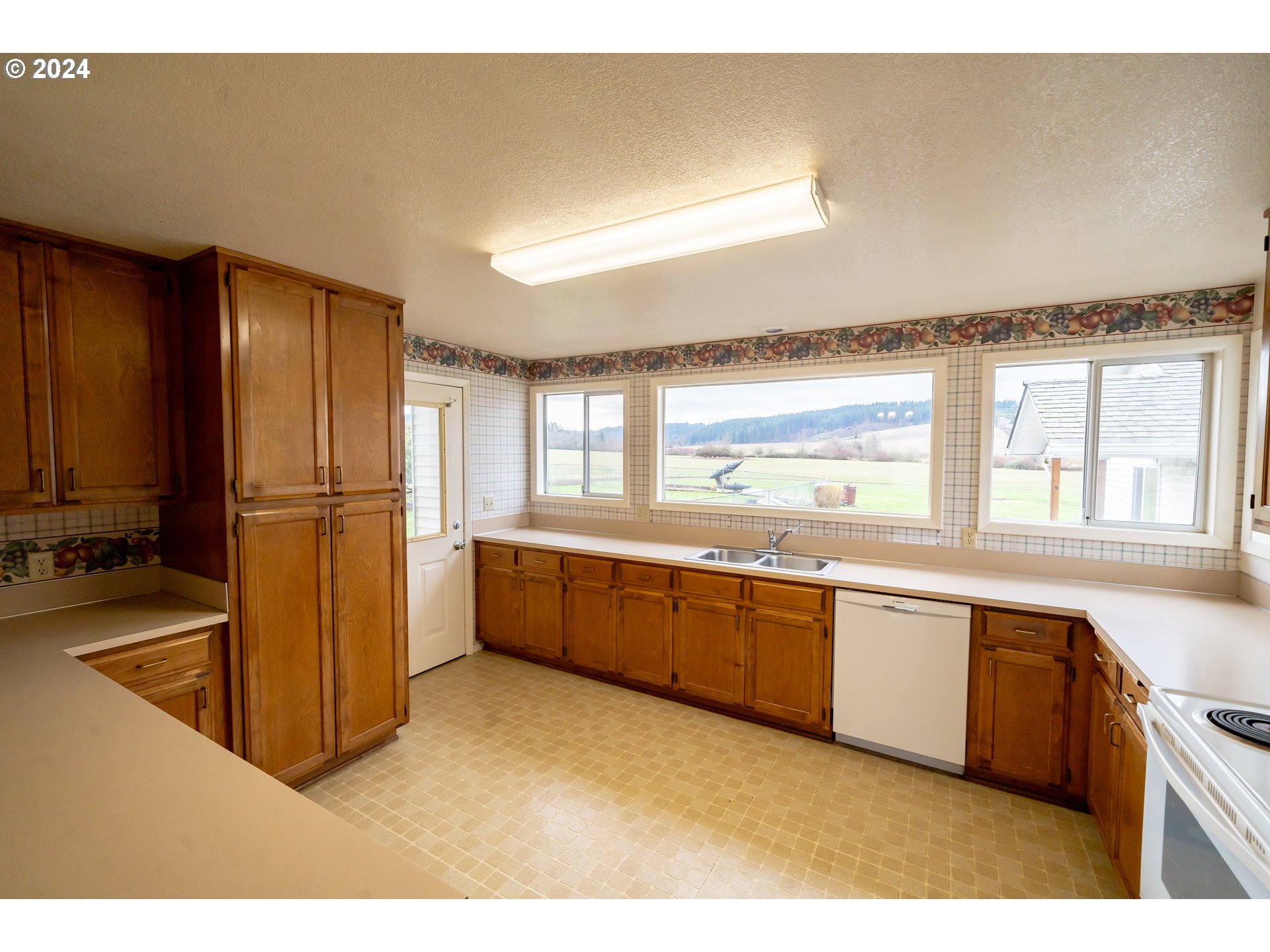 17084 Silver Falls Highway Southeast Sublimity, OR 97385 - Photo 15 of 46