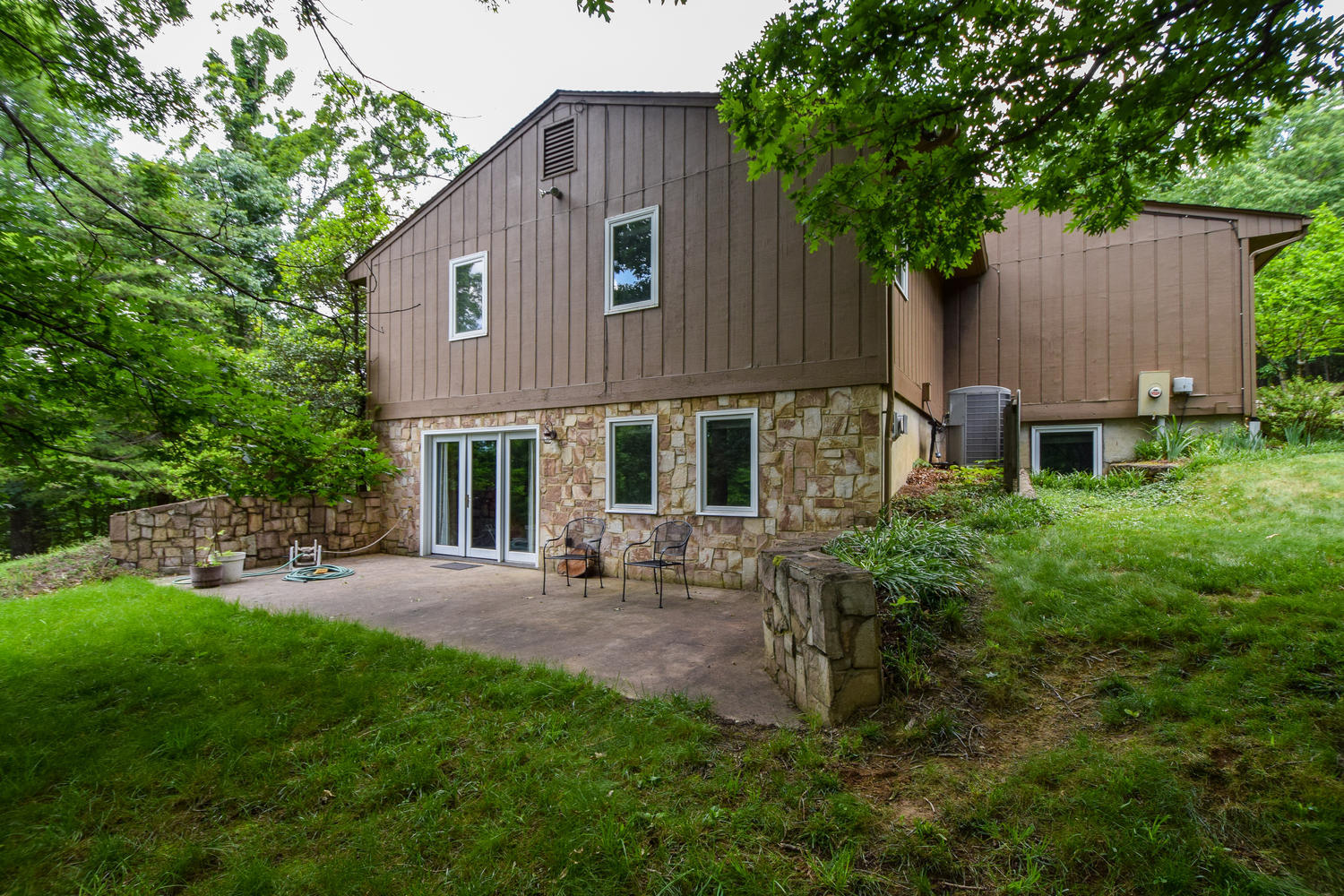 6694 Raintree Road Roanoke, VA 24018 - Photo 37 of 46 6694 Raintree Rd Roanoke VA-large-035-35