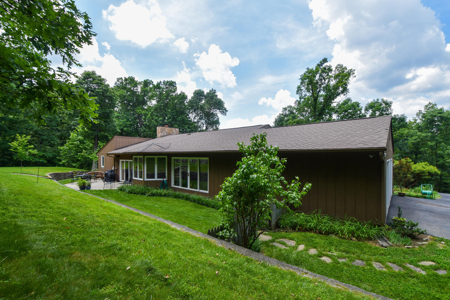 6694 Raintree Road Roanoke, VA 24018 - Photo 40 of 46 6694 Raintree Rd Roanoke VA-large-038-38