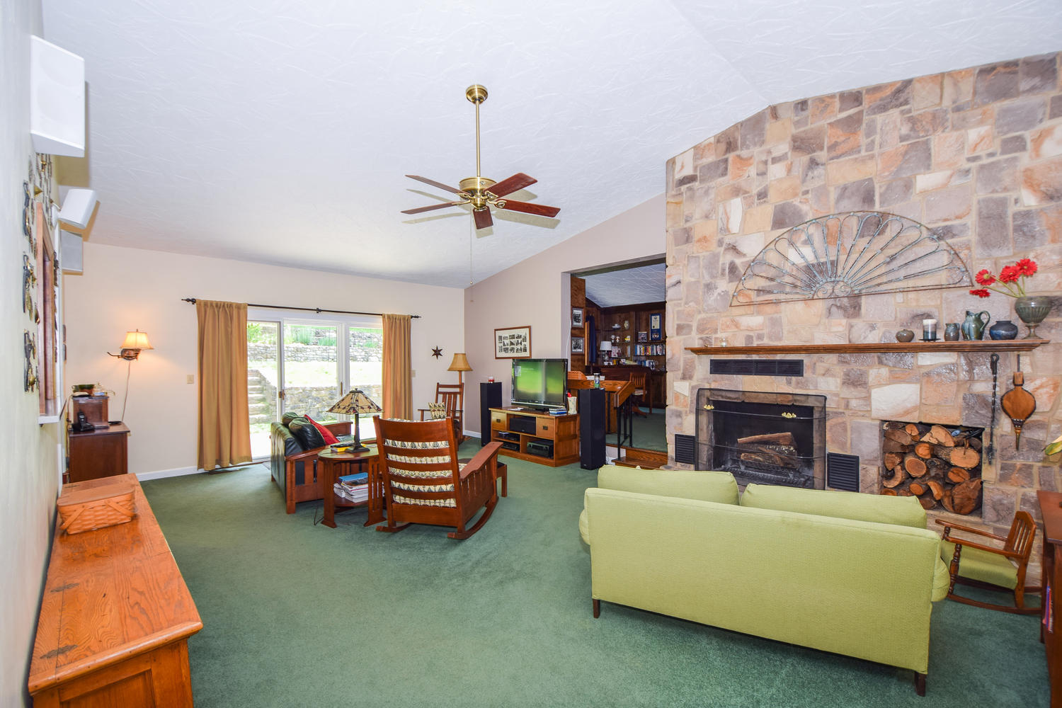 6694 Raintree Road Roanoke, VA 24018 - Photo 8 of 46 6694 Raintree Rd Roanoke VA-large-006-19