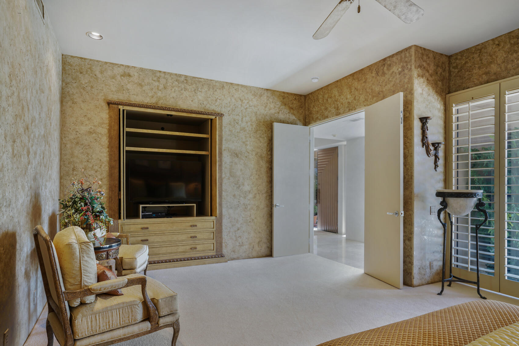79140 Jack Rabbit Trail La Quinta, CA 92253 - Photo 39 of 61 a living room with furniture