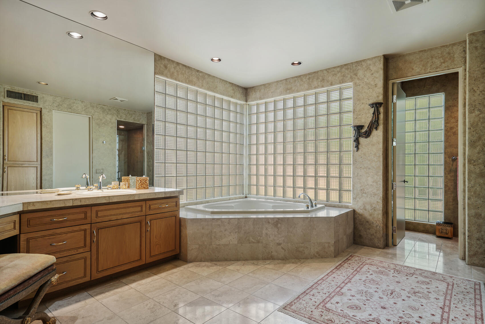 79140 Jack Rabbit Trail La Quinta, CA 92253 - Photo 43 of 61 a bathroom with a bathtub and a sink