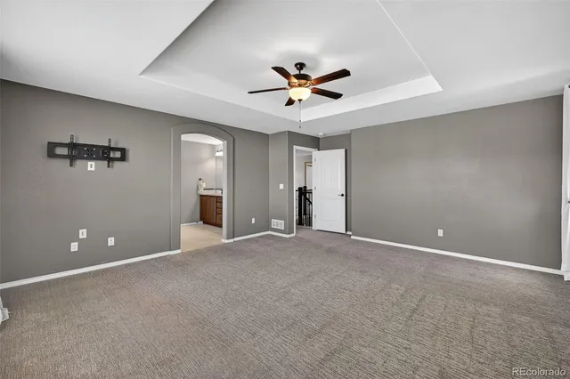 a view of an empty room with a ceiling fan