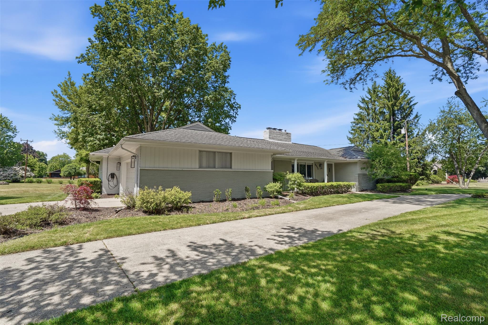 6998 Meadowlake Road Bloomfield Hills, MI 48301 - Photo 4 of 49 3_6998 meadowlake rd-3.jpg