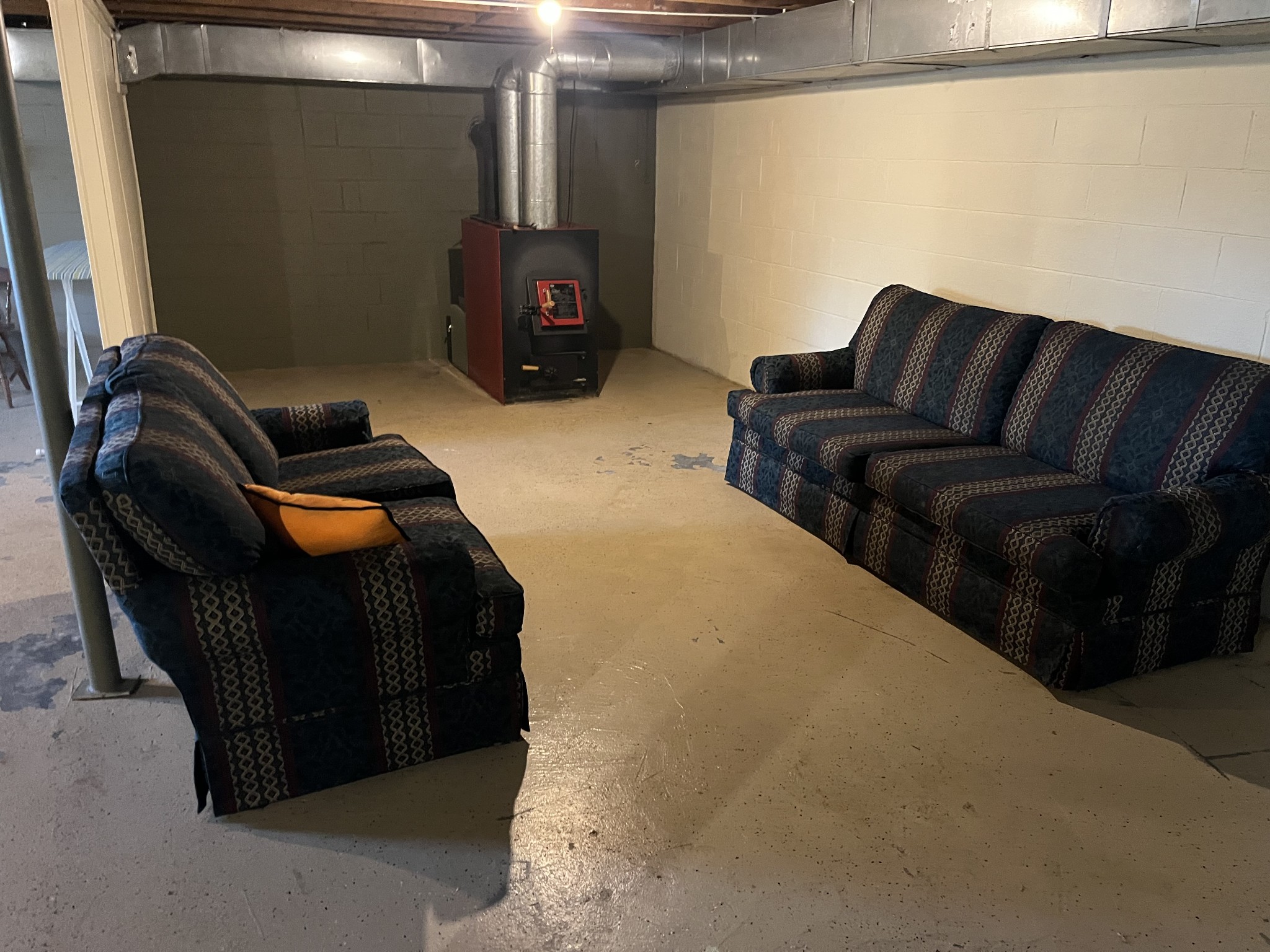1619 Railroad Bed Road Collinwood, TN 38450 - Photo 24 of 54 a living room with furniture