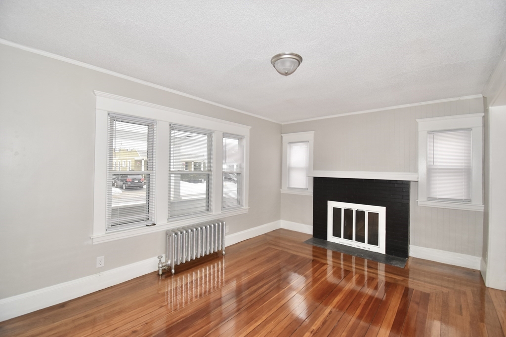 34 Castle Street Springfield, MA 01118 - Photo 7 of 39