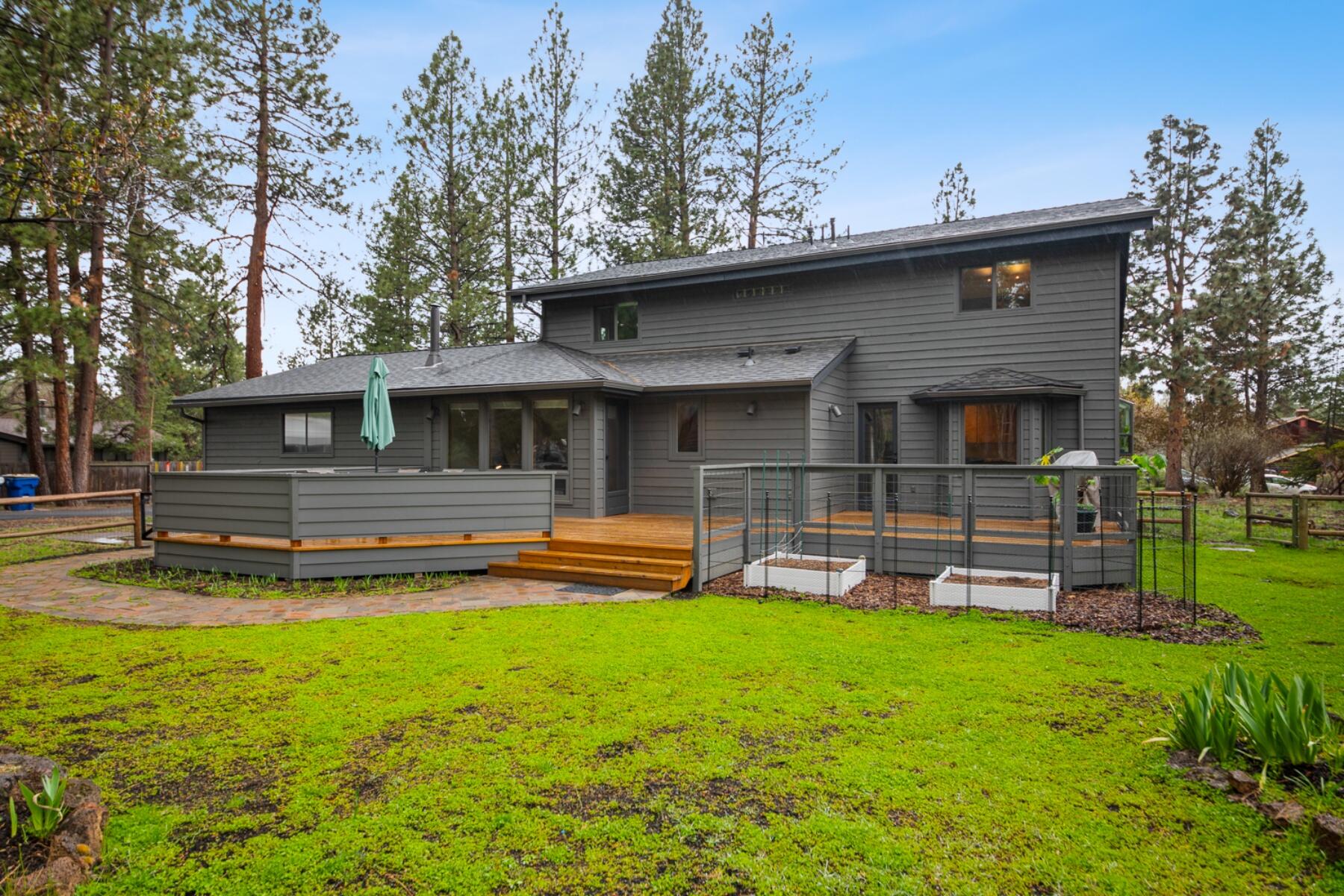 60604 Ridge Heights Bend, OR 97702 - Photo 33 of 48 batch_34-backyard3