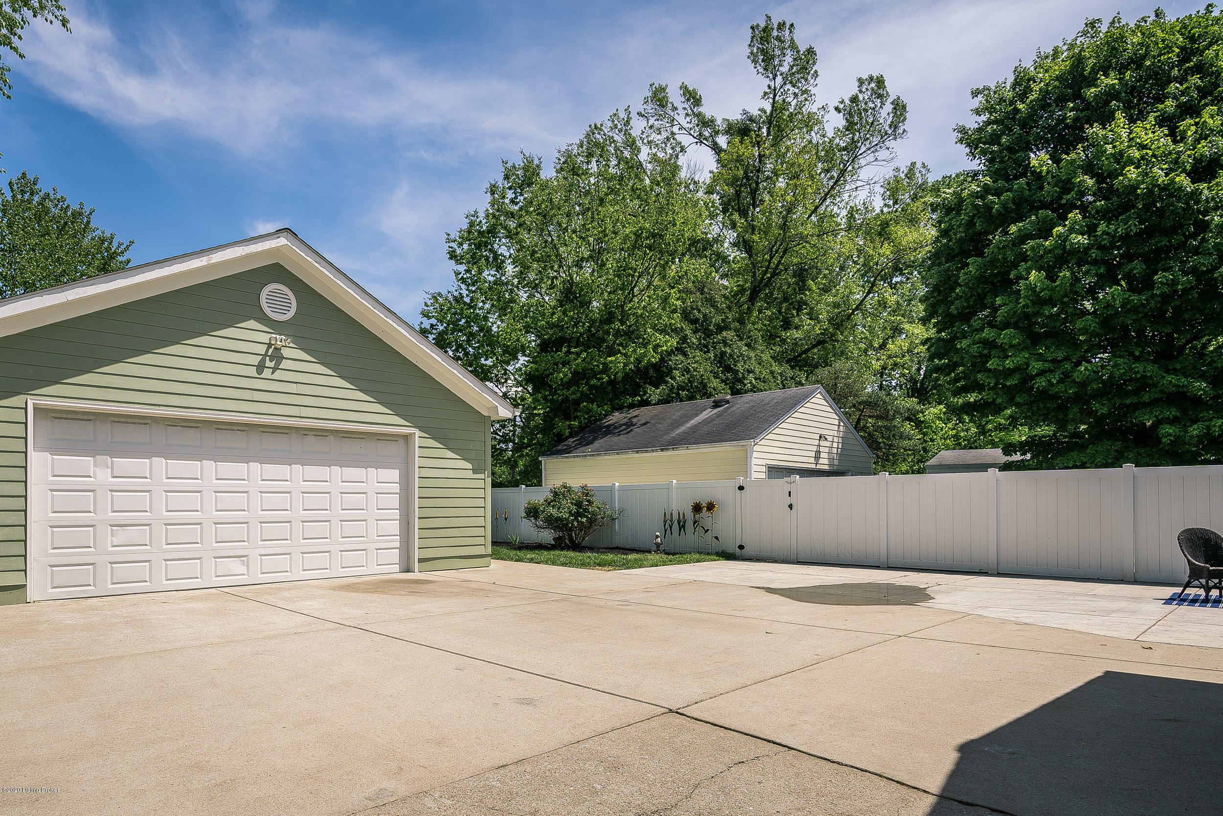 367 Ridgeway Avenue Louisville, KY 40207 - Photo 46 of 47 Maintenance free privacy fence addition