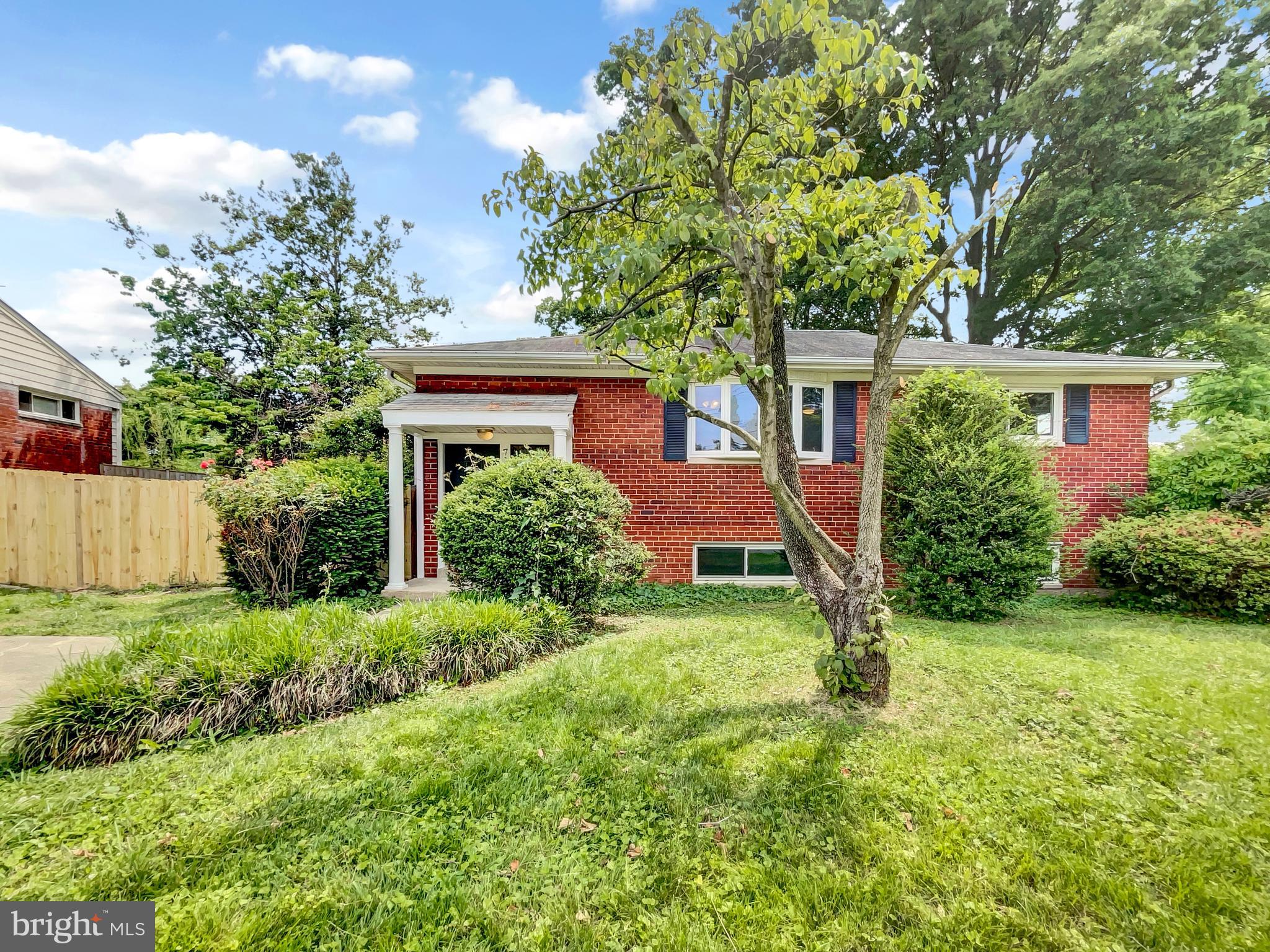 7112 Evanston Road Springfield, VA 22150 - Photo 3 of 23