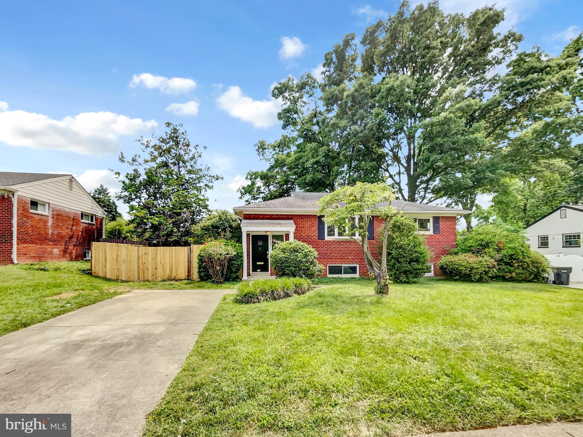 7112 Evanston Road Springfield, VA 22150 - Photo 4 of 23