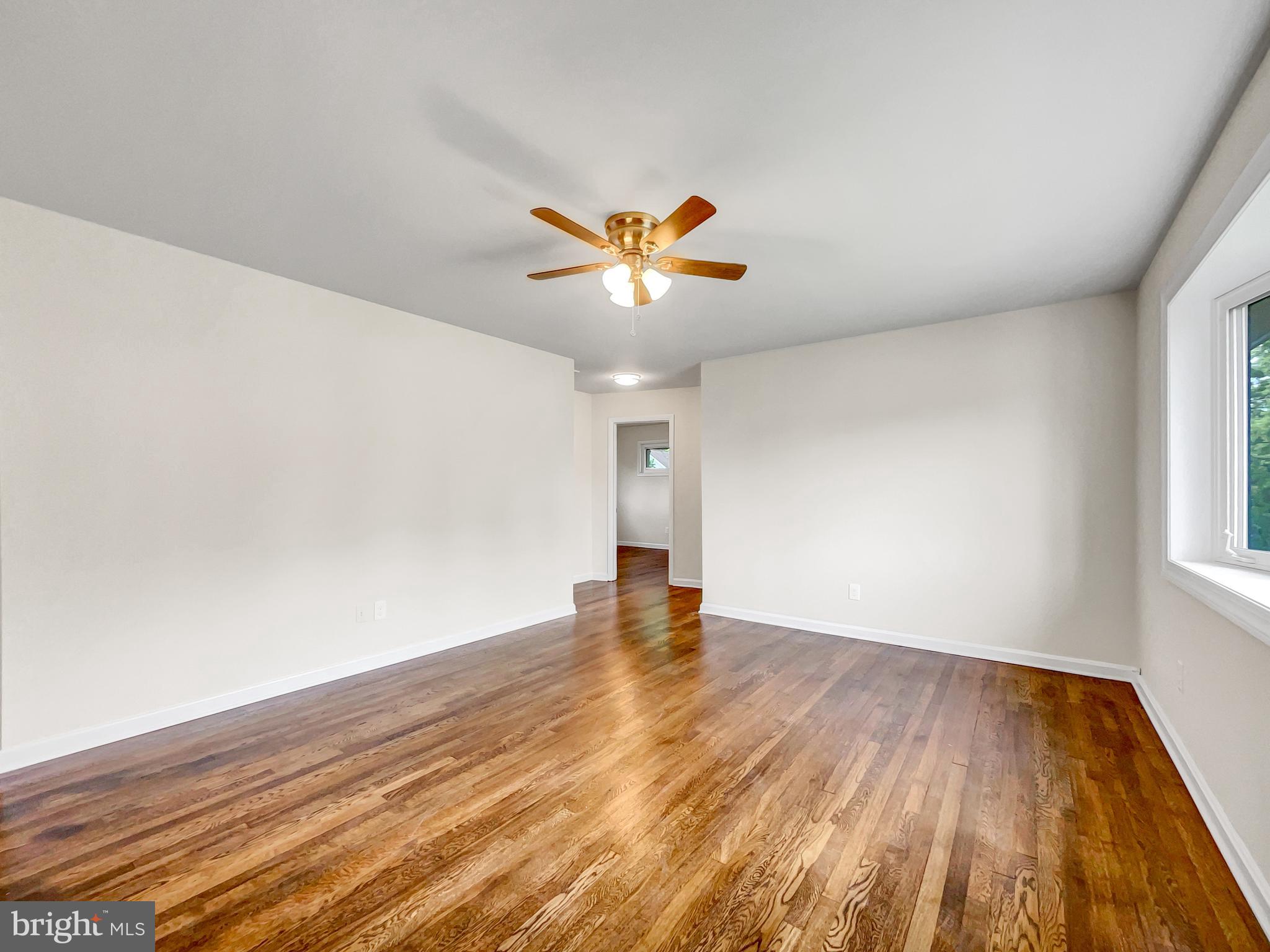 7112 Evanston Road Springfield, VA 22150 - Photo 5 of 23