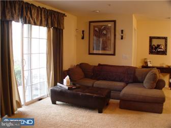 339 Nicholas Drive Delran, NJ 08075 - Photo 7 of 12 Living Room